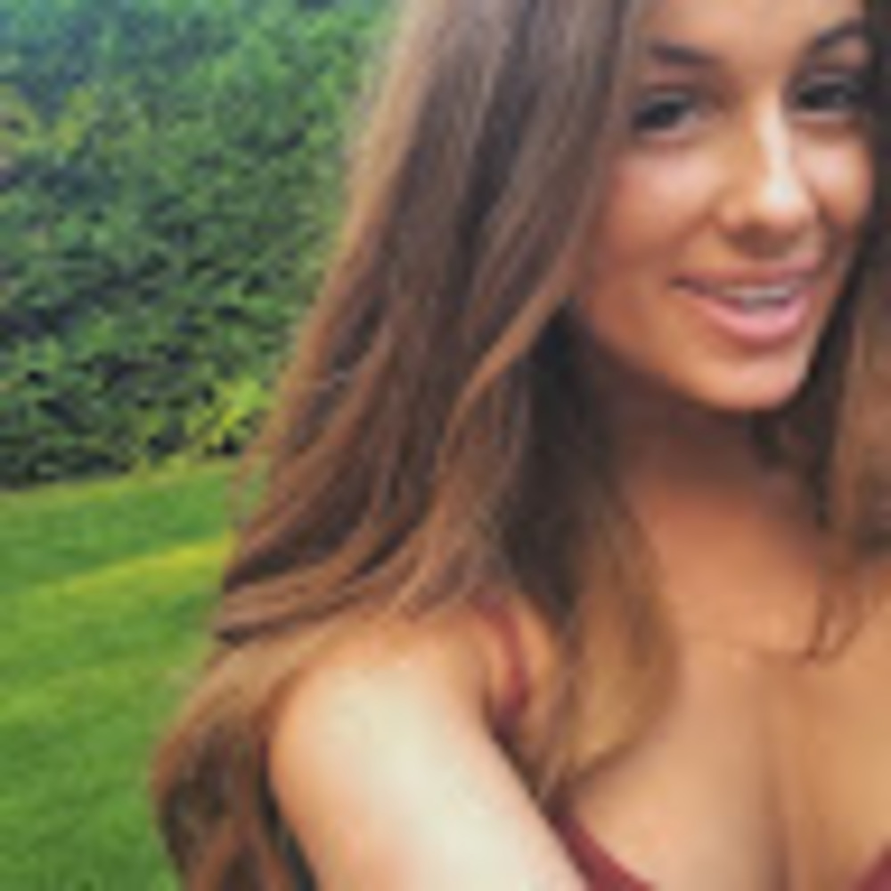 Meet your Posher, Alexia